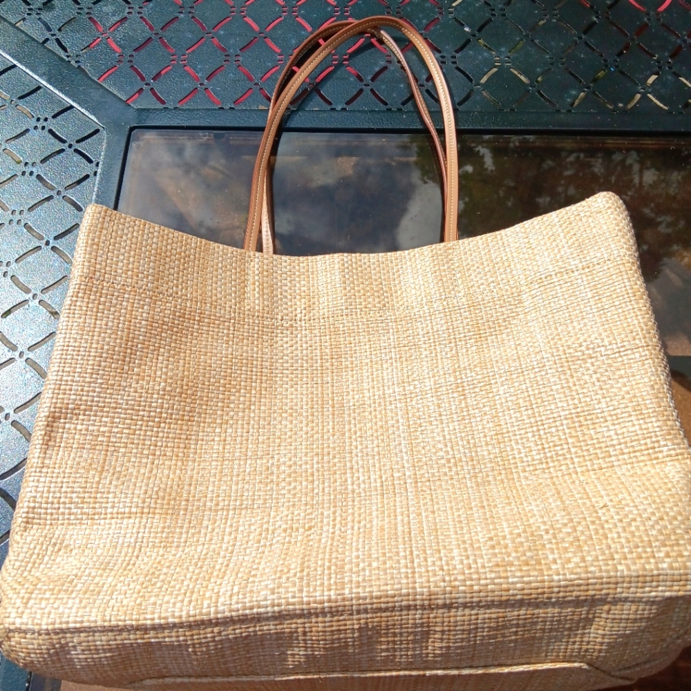 π Prada Raffia Beach Tote β±οΈ - Picture 3 of 14